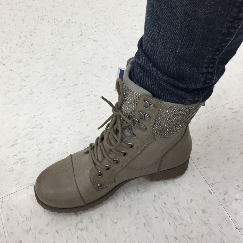 ‼️⬇️NWT Guess Olive Green Boots